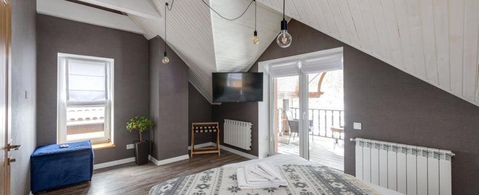 Astuces et conseils pour optimiser l'aménagement d'une chambre sous pente